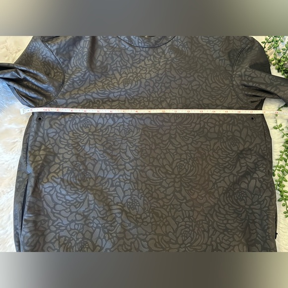 Lululemon Departure Top in Petal Camo Embossed Black Size 4 - Picture 9 of 11